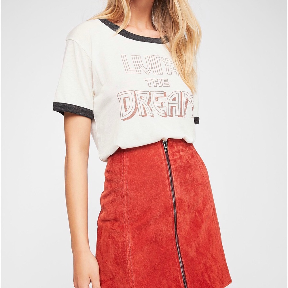 CHASER LIVING THE DREAM RETRO GRAPHIC TEE CREAM  M